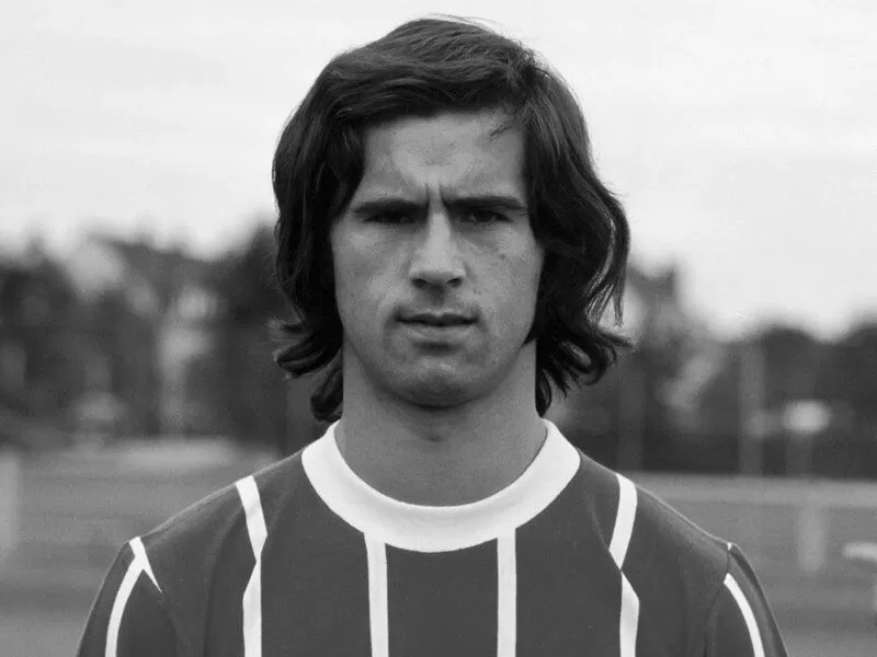 Gerd M&uuml;ller - Tiền đạo xuất sắc của giới b&oacute;ng đ&aacute;