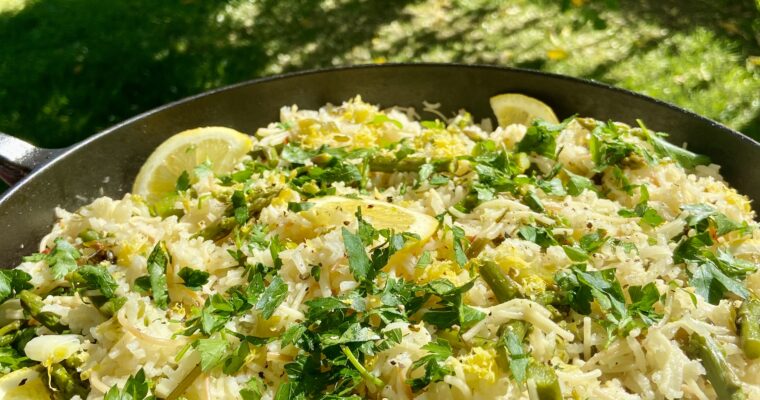 Lemon rice pilaf with asparagus